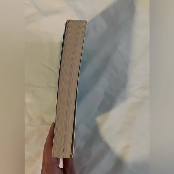 It Starts With Us by Colleen Hoover - Picture 2 of 4